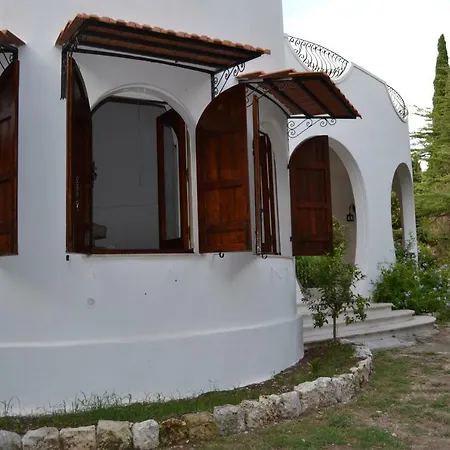 فيلة Le Cesine *