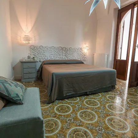 فيلة Le Cesine *